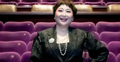 Potret presenter sekaligus aktris, Indy Barends yang kini viral di media sosial dan dikaitkan dengan RM BTS. (Sumber: Instagram/@indybarends)