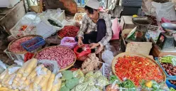 Ilustrasi pedagang sayuran di Pasar Baru Bekasi. (Sumber: Poskota/Nurpini Aulia Rapika)