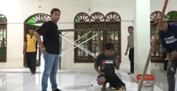 Jajaran Polres Metro Jakarta Utara menggelar aksi bersih-bersih di lingkungan sekolah SMAN 72 Jakarta. (Sumber: Istimewa)