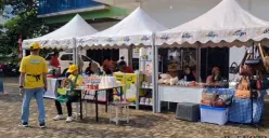 UMKM dan PKL berdagang di uji coba CFD Tegar Beriman yang ketiga. (Sumber: POSKOTA | Foto: Giffar Rivana)