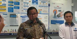 Gubernur Jakarta, Pramono Anung saat menyampaikan pernyataan kepada awak media di Kantor TJ, Jakarta Timur, Senin, 10 November 2025. (Sumber: Poskota/M. Tegar Jihad)