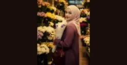 Cara Edit Foto di Toko Bunga Aesthetic Pakai Gemini AI (Sumber: TikTok/@sassy.liaa)