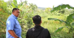 Bupati Bogor Rudy Susmanto meninjau lahan hutan kota di Desa Tajur, Kecamatan Citeureup. (Sumber: Pemkab Bogor)