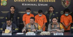 Polda Metro Jaya gelar konpers penangkapan kasus penembakan terhadap hansip hingga tewas di wilayah Cakung, Jakarta Timur, Senin, 10 November 2025. (Sumber: POSKOTA | Foto: Bilal Nugraha Ginanjar)