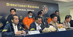 Polda Metro Jaya gelar konferensi pers terkait kasus penangkapan pelaku penembakan terhadap pengacara, Jakarta Pusat, Senin, 10 November 2025. (Sumber: POSKOTA | Foto: Pandi Ramedhan)