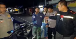 Polisi menangkap pelaku pemalakan terhadap sopir taksi online di Simpang Rawi, Gadog. (Sumber: Dok Polsek Ciawi)