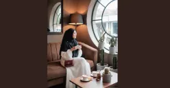 Prompt Gemini AI Edit Foto di Cafe Aesthetic, Hasil Realistis (Sumber: TikTok/@yessistore.id)