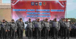 Ribuan anggota Satlinmas dan Satgas Linmas saat dikukuhkan oleh Wakil Gubernur Jakarta Rano Karno di sisi Selata Monas, Jakarta Pusat, Selasa, 11 November 2025. (Sumber: Kominfotik Pemprov Jakarta)