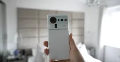 Pesaing baru di kelas flagship! Nubia Z80 Ultra hadir dengan layar AMOLED, kamera bawah layar generasi ke-8, baterai raksasa 7200 mAh, dan chipset Snapdragon 8 Gen 5. (Sumber: YouTube/TT Technology)
