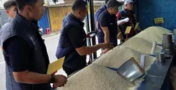 Satgas Pengendalian Harga Beras Polda Metro Jaya mengcek harga beras di sejumlah pasar tradisional di Jabodetabek. (Sumber: Istimewa)
