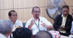 Suasana rapat pembahasan pengelolaan dan pendayagunaan dana sosial keagamaan Buddha di Kantor Kementerian Agama. Peserta tampak aktif berdiskusi dalam forum tersebut. (Sumber: Istimewa)