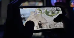 Game berat lancar, kantong tetap aman! Review lengkap 5 HP gaming 2 jutaan dengan spesifikasi dewa 2025. (Sumber: YouTube/Zendex)