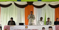 PENDIDIKAN: Anggota Komisi IV DPRD Jabar, Abdul Karim, dalam kegiatan Pendidikan Politik DPD Partai Gerindra Provinsi Jawa Barat yang digelar di Desa Cidamar, Kecamatan Cidaun, Kabupaten Cianjur, Minggu, 9 November 2025. (Sumber: Istimewa)