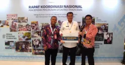 Bupati Tangerang Moch. Maesyal Rasyid menerima penghargaan insentif fiskal sebesar Rp7,2 miliar dalam Rakornas Percepatan Penurunan Stunting 2025, Rabu, 12 November 2025. (Sumber: Bagian Protokol dan Komunkasi Pimpinan Setda Kab. Tangerang)