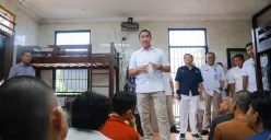 Kepala BNN RI Suyudi Ario Seto meninjau fasilitas dan berinteraksi dengan para residen di salah satu lembaga rehabilitasi di Bogor untuk memastikan layanan berjalan profesional dan berorientasi pemulihan. (Sumber: Biro Humas dan Protokol BNN)