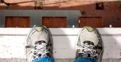 Ilustrasi mahasiswi Universitas Pakuan (Unpak) jatuh dari lantai 3 gedung kampus. (Sumber: Halodoc)