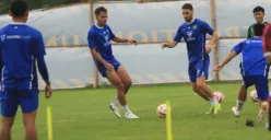 Suasana latihan Persib Bandung di lapangan pendamping Gelora Bandung Lautan Api, Gedebage, Kota Bandung. (Sumber: Poskota/Gatot Poedji Utomo)