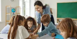 Ilustrasi siswa belajar di kelas (Sumber: Pinterest)