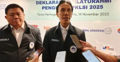 Ketum PKSLI Satya Morgan dan Sekjend PKSL Jimmy Kohan saat diwawancarai awak media di Cempaka Putih, Jakarta Pusat, Jumat, 14 November 2025. (Sumber: Poskota/M. Tegar Jihad)