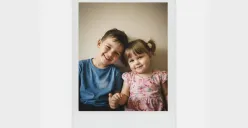 Cara edit foto masa kecil nostalgia. (Sumber: Gemini AI)