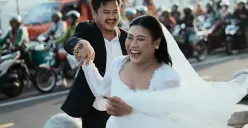 Penyanyi sekaligus komedian Yeni Rahmawati alias Boiyen pesek, yang membagikan foto prewedding bersama kekasihnya, Rully Anggi Akbar, di Yogyakarta. (Sumber: Instagram/@boiyenpesek)