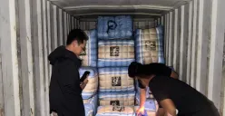 Subdit I Indag Ditreskrimsus Polda Metro Jaya mengungkap praktik perdagangan pakaian bekas impor ilegal (ballpress)bekas di kawasan Duren Sawit, Jakarta Timur. (Sumber: Polda Metro Jaya)