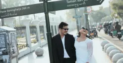 Sosok Rully Anggi Akbar menjadi perbincangan hangat setelah muncul dalam rangkaian foto prewedding bersama artis sekaligus komedian Tanah Air, Boiyen. (Sumber: Instagram/@boiyenpesek)