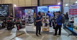 Yamaha menghadirkan booth bertema khusus berisi aksesori, apparel kolaborasi, dan helm  di IMHAX. (Sumber: Yamaha)