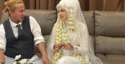 Potret pernikahan Habib Bahar bin Smith dengan Helwa Bachmid. (Sumber: Instagram/@helwabachmid_)