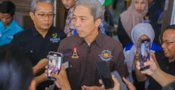 Wali Kota Bogor, Dedie A Rachim mengungkap dapur Satuan Pelayanan Pemenuhan Gizi (SPPG) yang memasak untuk siswa di wilayah Kecamatan Bogor (Sumber: POSKOTA | Foto: Giffar Rivana)