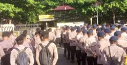 Sebanyak 1.963 personel gabungan dikerahkan untuk mengawal aksi unjuk rasa Aliansi Federasi Serikat Pekerja/Serikat Buruh se-Jakarta yang digelar di kawasan Gambir, Jakarta Pusat, Senin, 17 November 2025. (Sumber: Istimewa)