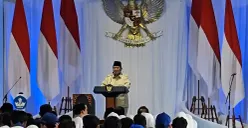 Presiden RI, Prabowo Subianto, saat memberikan sambutan dalam acara peresmian perangkat IFP atau smartboard untuk menunjang proses belajar di SMPN 4 Kota Bekasi. (Sumber: Istimewa)