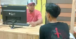 Tersangka AN menjalani pemeriksaan terkait kasus peredaran narkoba. (Sumber: Polsek Jawilan)