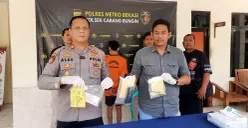 Kapolsek Cabangbungin, AKP Alex Chandra bersama jajarannya menggelar konferensi pers kasus pencurian yang dipicu sakit hati pelaku terhadap mantan kekasih. (Sumber: Istimewa)