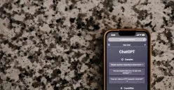 ChatGPT dan Cloudflare terancam diblokir Komdigi (Sumber: Pexels: Airam)