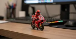 Prompt Gemini AI edit foto miniatur motor. (Sumber: Gemini AI)