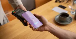 Ilustrasi - Transaksi jadi lebih instan dengan QRIS Tap. Ketahui cara pakai, daftar bank dan dompet digital yang mendukung. (Sumber: Freepik)