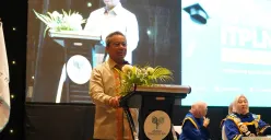 Wamenkeu saat Orasi Ilmiah Wisuda ke-47 ITPLN bertajuk “Menuju Indonesia Tangguh melalui Ketahanan Energi”, di Sasana Kriya, TMII, Jakarta, Selasa, 18 November 2025. (Sumber: Istimewa)