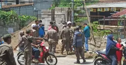 Satpol PP Kota Depok membongkar 180 bangunan liar di sepanjang Jalan Raya Cipayung, Kelurahan Bojong Pondok Terong, Kecamatan Cipayung, Rabu, 19 November 2025. (Sumber: Dok. Satpol PP Kota Depok)