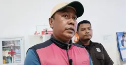 Komandan Regu Rest Area Km 6B, Mardani menjelaskan, pembobolan mobil boks di Rest Area Km 6B Tol Jakarta–Cikampek, Kelurahan Jatibening Baru, Kecamatan Pondok Gede, Kota Bekasi. (Sumber: Poskota/Nurpini Aulia Rapika)