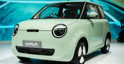 CHANGAN resmi tampil perdana di GJAW 2025 dengan meluncurkan mobil listrik Lumin. (Sumber: Poskota/Erwan Hartawan)