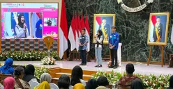 Sejumlah siswa saat menyampaikan harapan ke Wakil Gubernur Jakarta, Rano Karno di Balai Kota DKI Jakarta, Sabtu, 22 November 2025. (Sumber: POSKOTA | Foto: M Tegar Jihad)