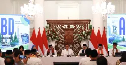 Gubernur Jakarta Pramono Anung saat Konferensi Pers Realisasi Anggaran Pendapatan dan Belanja Daerah (APBD) 2025 di Balai Kota Jakarta, pada Jumat, 21 November 2025. (Sumber: Poskota/Dhiya Ahmad Fauzan)