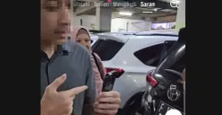 Tangkap layar seorang pria yang berdebat dengan sejumlah orang diduga debt collector di salah satu pusat perbelanjaan di Kota Bogor.