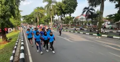 Warga berolahraga di CFD Tegar Beriman, Cibinong, Kabupaten Bogor, Minggu, 23 November 2025. (Sumber: Poskota/Giffar Rivana)