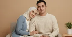 Hasil edit foto pasangan romantis di studio pakai prompt Gemini AI. (Sumber: Gemini AI)