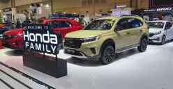 Honda menawarkan pembelian unit mobil dalam program akhir tahun di GJAW 2025, ICE BSD City, Kabupaten Tangerang. (Sumber: Poskota/Erwan Hartawan)