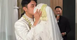 YouTuber Fiki Naki resmi mengumumkan pernikahannya dengan Tina Agustin atau dikenal Tinandrose. (Sumber: Instagram Story/@fikinaki)