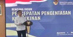 Kepala BP Taskin, Budiman Sudjatmiko menyampaikan pernyataan kepada awak media di Kebon Sirih, Jakarta Pusat, Senin, 24 November 2025. (Sumber: Poskota/M. Tegar Jihad)