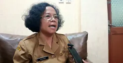 Kepala Bidang Perlindungan dan Jaminan Sosial Dinas Sosial Kota Bekasi, Ester. (Sumber: POSKOTA | Foto: Nurpini Auli Rapika)